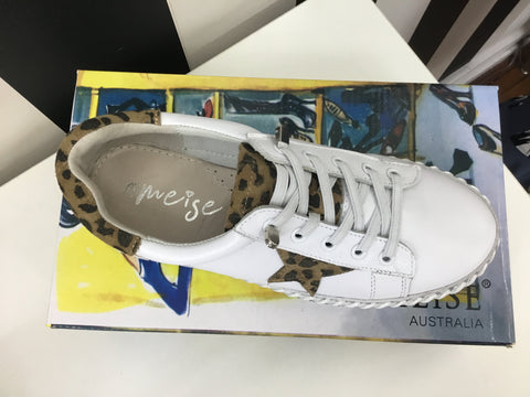 Manny Ameise Sneakers